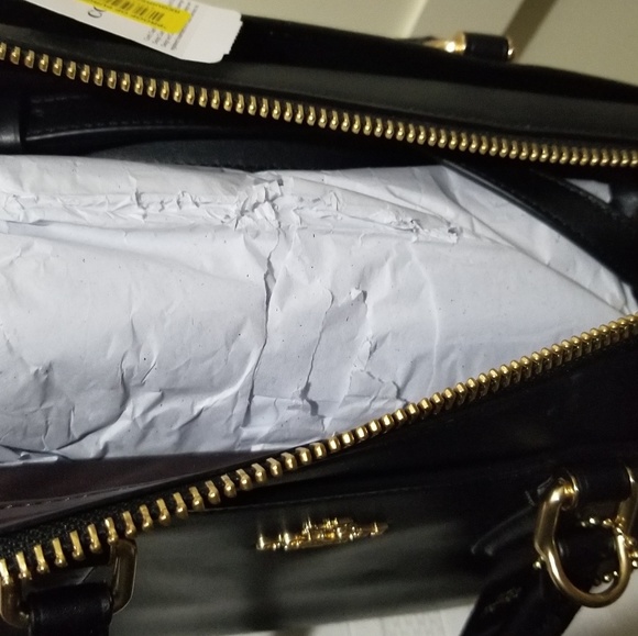 New coach purse with tags.. bought at Dillard - Picture 4 of 6